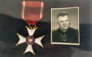 Portret Józefa Strzałkowskiego oraz Krzyż Kawalerski Orderu Odrodzenia Polski