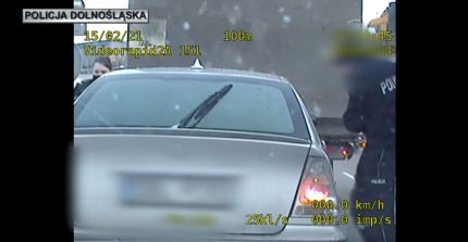 Po pościgu autostradą A4 policjanci zatrzymali niebezpiecznego kierowcę (wideo)