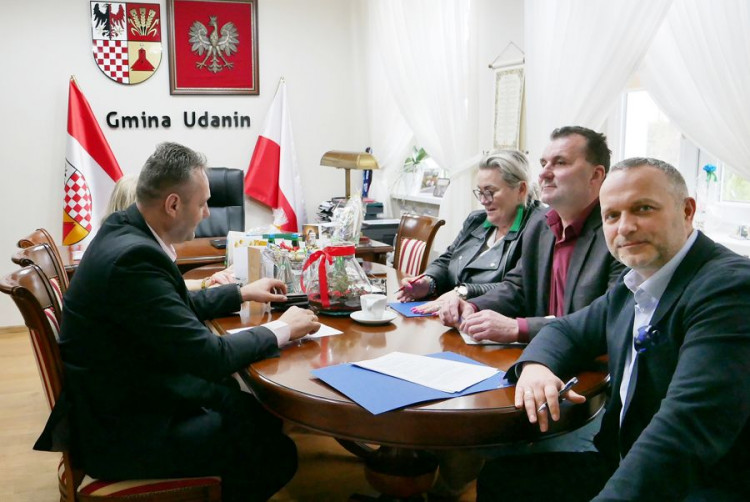 Włodarze Powiatu i Gminy Udanin podpisali dwa dokumenty o współpracy