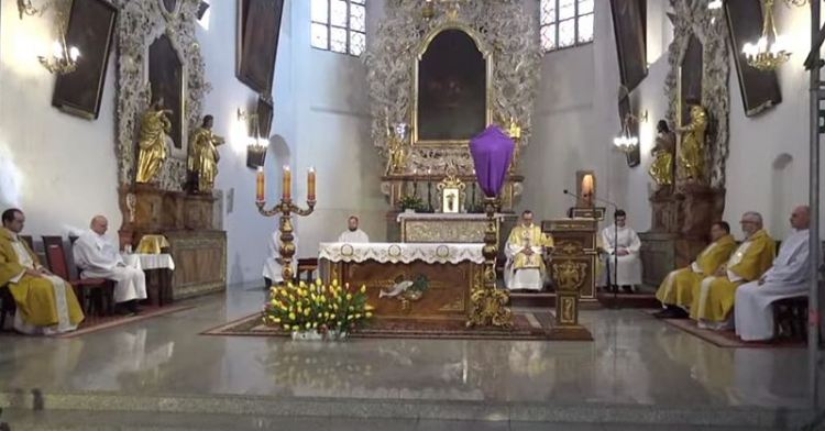 Liturgia Męki Pańskiej. Transmisja na żywo z kościoła w Środzie Śląskiej
