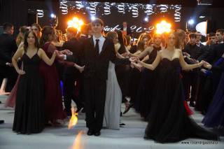 Bal studniówkowy uczniów Powiatowego Zespołu Szkół nr 1 w Środzie Śląskiej / fot. gazeta Roland