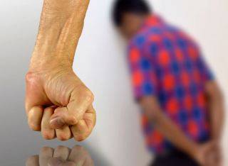 "Zostałem brutalnie pobity! Sprawca cieszy się wolnością, a ja z żoną się ukrywam"