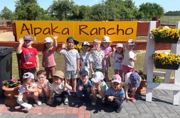 Wycieczka przedszkolaków ze Szczepanowa do Alpaka Rancho