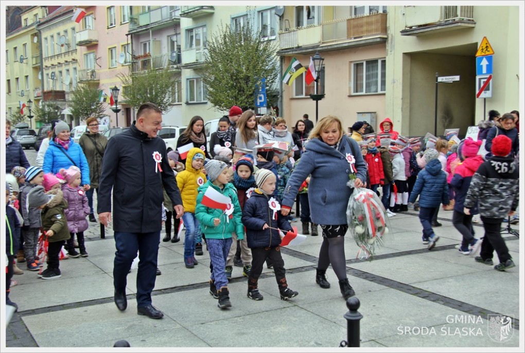 Patriotycznie na średzkim Rynku Dolnym