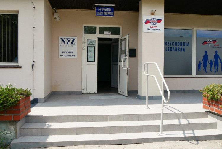 Mała zmiana, duże znaczenie – dzięki inicjatywie radnej schody naprawione