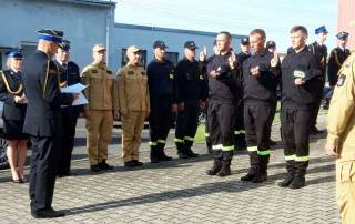 Uroczyste ślubowanie w Komendzie Powiatowej Państwowej Straży Pożarnej w Środzie Śląskiej / fot. mł. asp. Adam Krzyżanowski