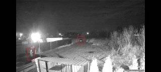 Podejrzany mężczyzna zarejestrowany na kamerze w miejscowości Pisarzowice (gm. Miękinia) / fot. Pisarzowice [FB]