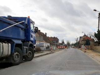 Samochody ciężarowe niszczą malczyckie drogi i budynki (list)