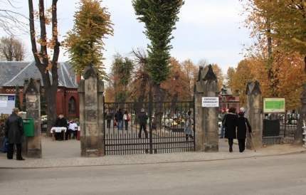 Zmiana organizacji ruchu w okolicy cmentarza w Środzie Śląskiej!