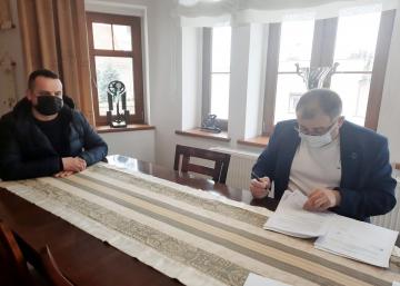 Wójt gminy Miękinia podpisał umowę na rozbudowę oświetlenia