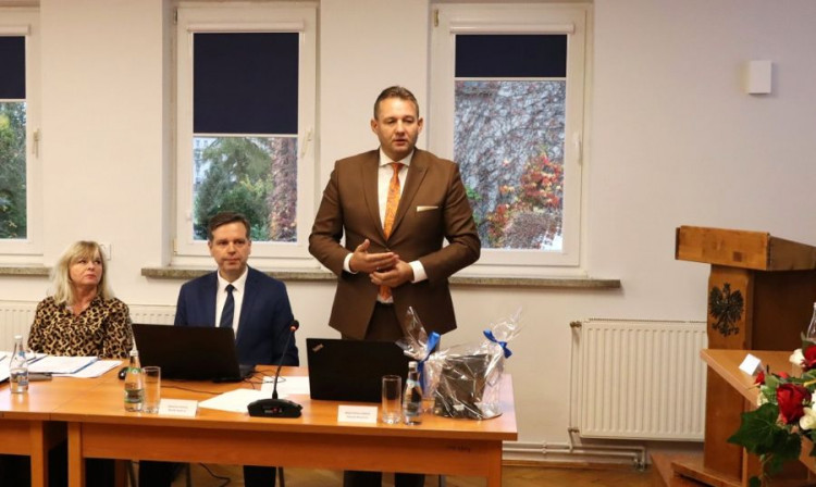 Decyzje, wyróżnienia i plany – październikowa sesja Rady Gminy Udanin