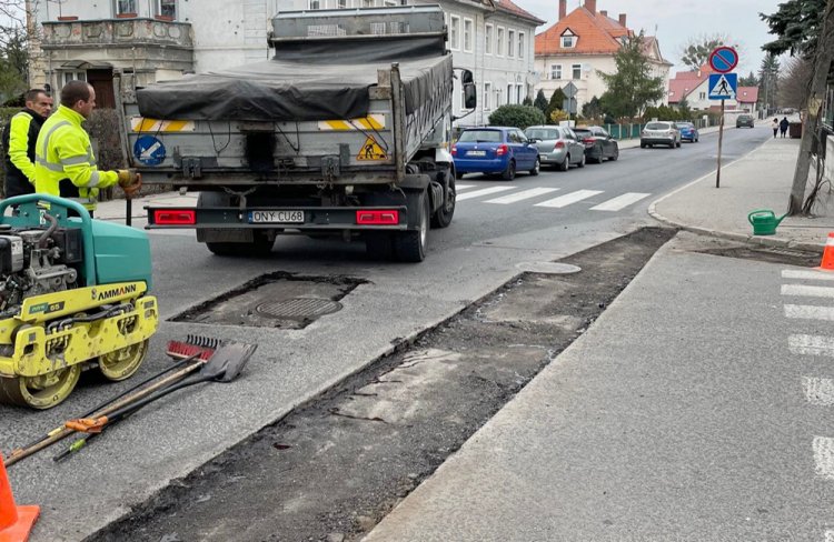 Trwają naprawy dróg w gminie Środa Śląska / Fot. UM
