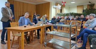 Spotkanie ws. planowanej farmy wiatrowej wokół wsi Dębice (na żywo)