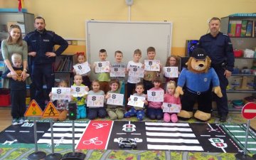 Policyjny program "Bezpieczeństwo to skarb" z udziałem przedszkolaków z Malczyc