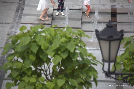 Fontanna na średzkim rynku nieco później, ale działa. Jednak...