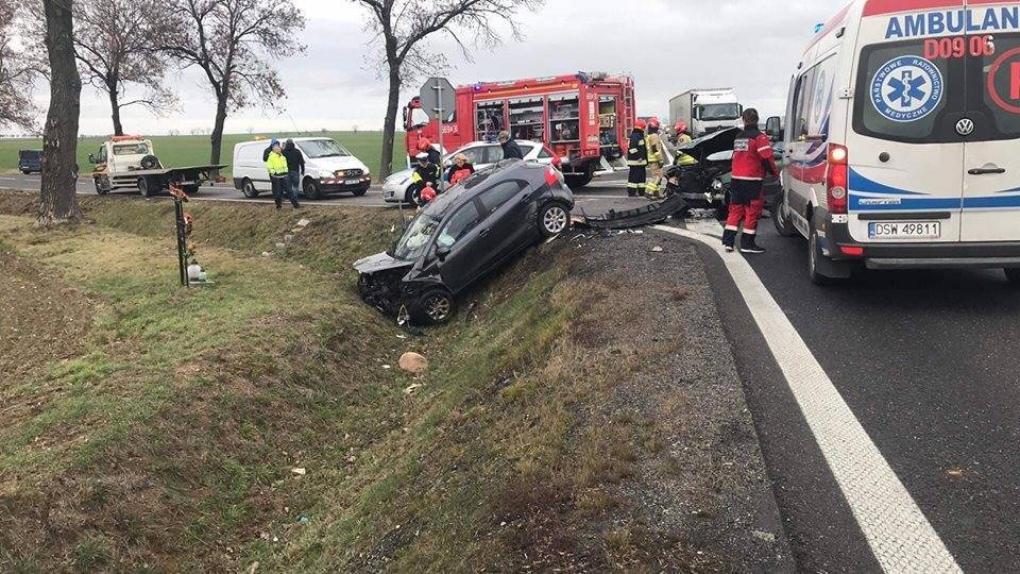 Wypadek koło Gościsławia. Są poszkodowani