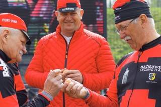 Wesołych Świąt życzą Dariusz Maciejewski i Rycerze Rolanda