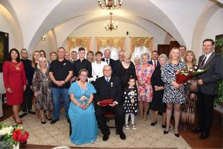 Jubileusz 50-lecia małżeństwa Państwa Anieli i Zdzisława Kosińskich w Urzędzie Sanu Cywilnego w Środzie Śląskiej / fot. Studio Foto Sztuka