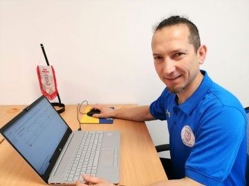 Prezes Maciej Kogutek w nowej siedzibie Klubu w Centrum NGO 