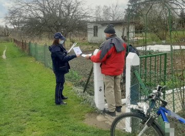 Dzielnicowi rozmawiali z działkowcami seniorami