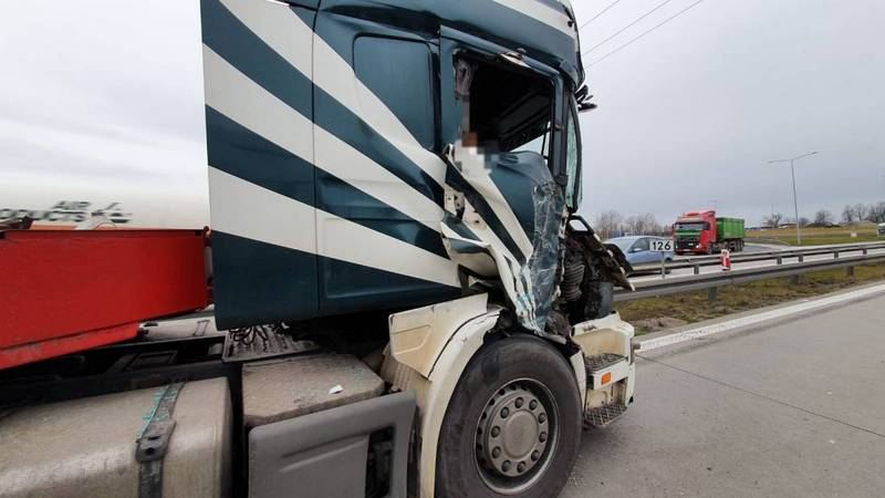 Zderzenie samochodów ciężarowych na autostradzie