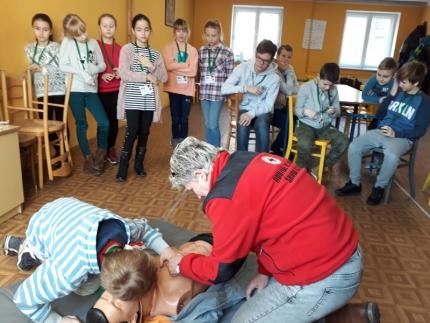 PCK i sanepid szkolą dzieci z pierwszej pomocy