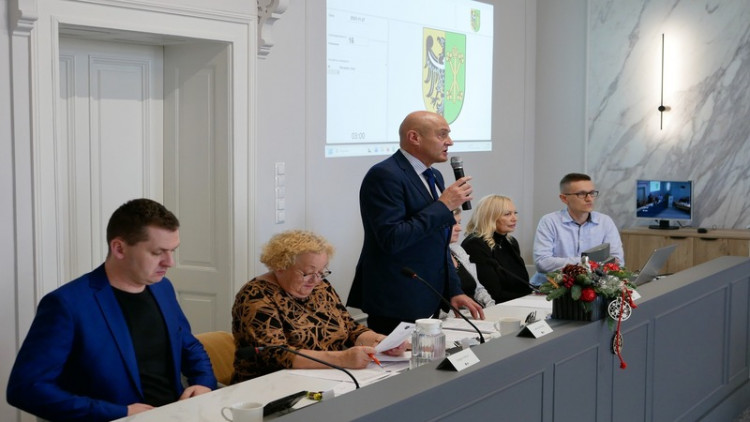 Listopadowa sesja Rady Powiatu: priorytety inwestycyjne na 2025 rok i najważniejsze decyzje radnych