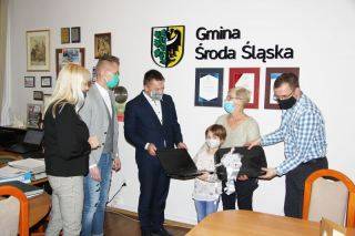 Podarowany laptop trafił do Kryniczna