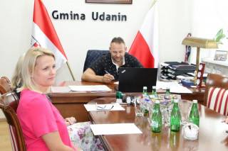 Wójt Gminy Udanin podpisał umowę na zakup i montaż lamp LED  / fot. Gmina Udanin