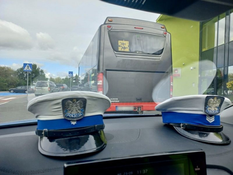 Wycieczka z dziećmi przerwana – kierowca nie miał uprawnień