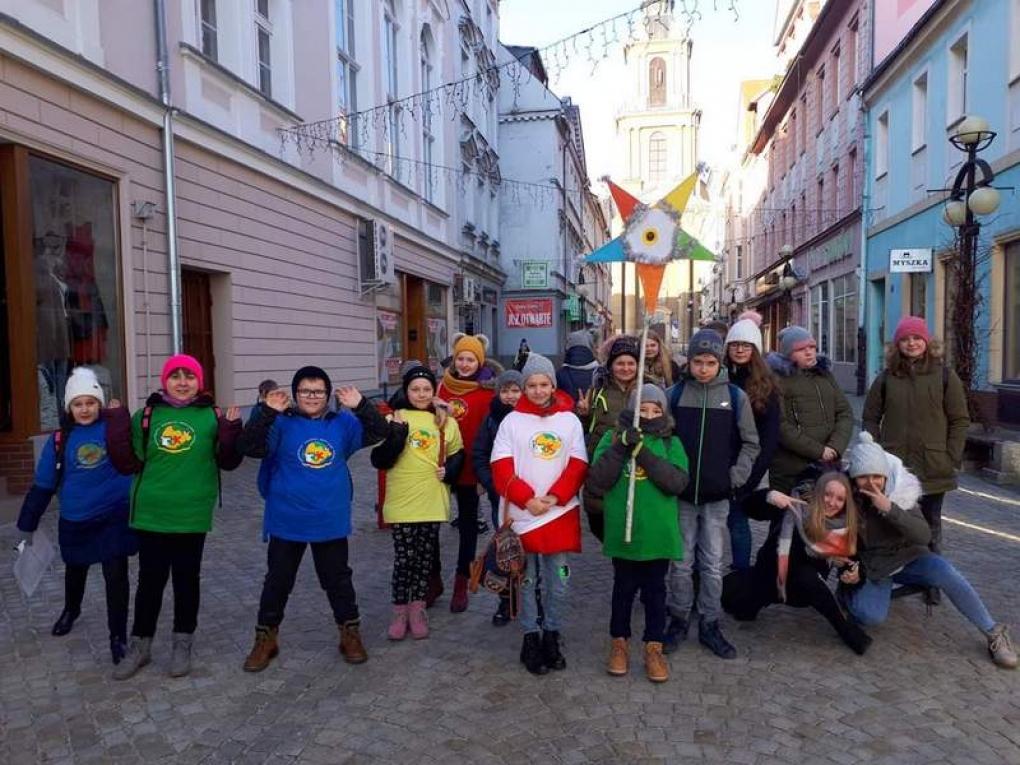 Dzieci ze szkoły w Udaninie na spotkaniu kolędników