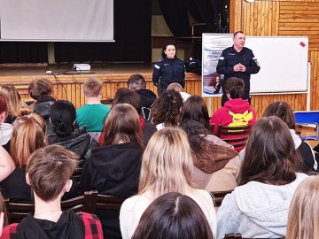 Policjanci spotkali się z uczniami klas maturalnych  / fot. KPP w Środzie Śląskiej