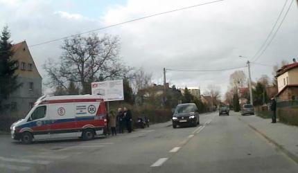 Wypadek w Środzie Śląskiej. Kierujący motorowerem trafił do szpitala