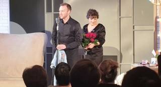 Hanna Śleszyńska w roli Judy Garland. Spektakl w Miękini