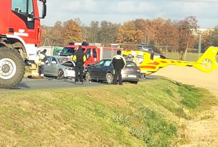 Wypadek pomiędzy Środą Śl., a Ciechowem. Kilka osób poszkodowanych