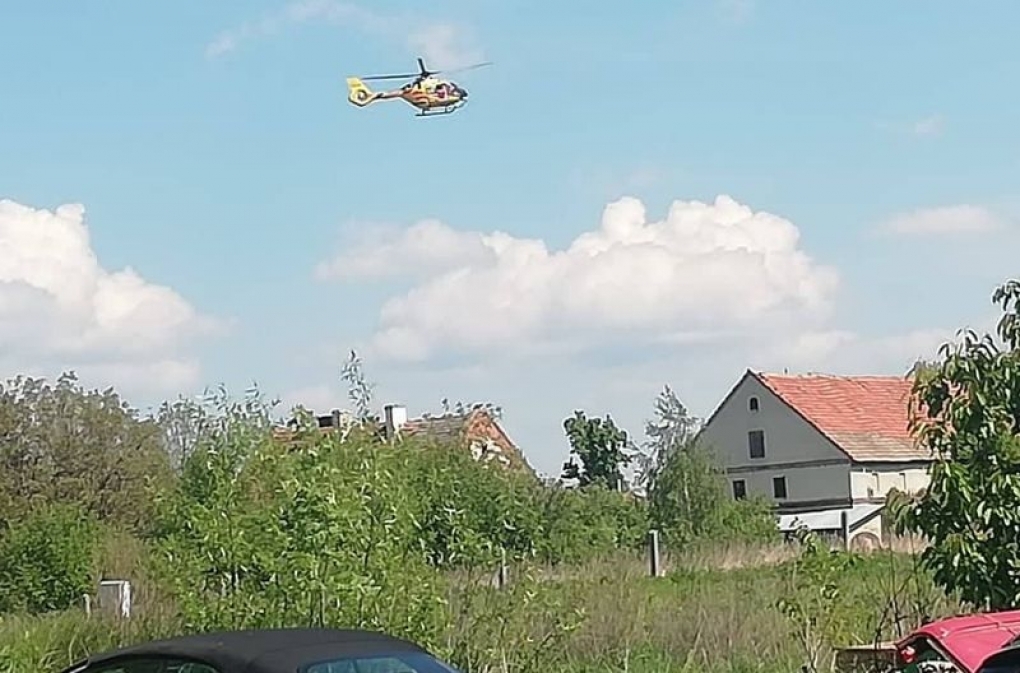 Wypadek! Dwaj mężczyźni spadli z dachu