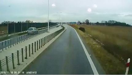 Niebezpieczna jazda "pod prąd" po obwodnicy Miękini (wideo)