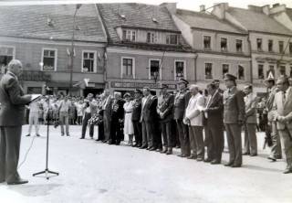 Uroczystość odsłonięcia pomnika &quot;Żołnierzom Polskim na Rynku Dolnym&quot; w Środzie Śląskiej /  fot. z archiwum prywatnego Wojciecha Kopacza
