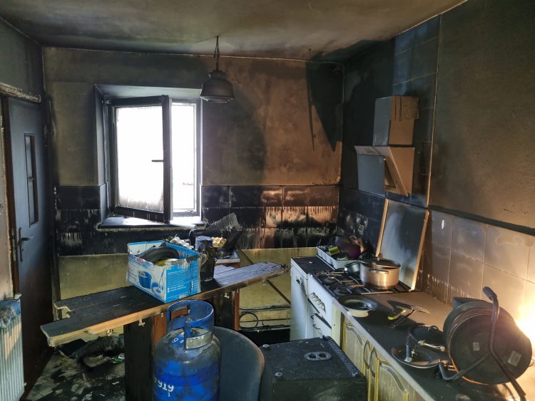 Pożar mieszkania w budynku wielorodzinnym w Chwalimierzu