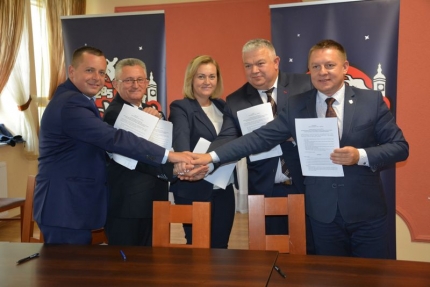 Burmistrzowie podpisali porozumienie ws. programu Mieszkanie Plus