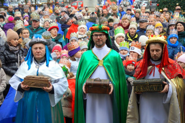 "Kłaniajcie się królowie!" Orszak Trzech Króli w Mieście Skarbów [zdjęcia i wideo]