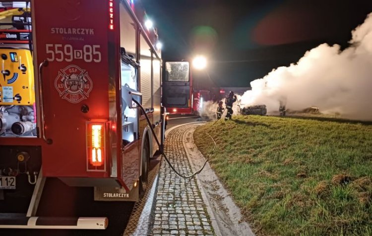 Pożar samochodu na autostradzie / fot. OSP KSRG Ujazd Górny