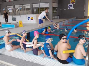 Nauka pływania dla dzieci ze szkół z terenu gminy Udanin