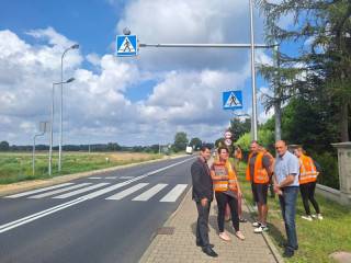 Na zlecenie Generalnej Dyrekcji Dróg Krajowych i Autostrad na DK 94 wybudowano naświetlacze dla pieszych / fot. Gmina Malczyce