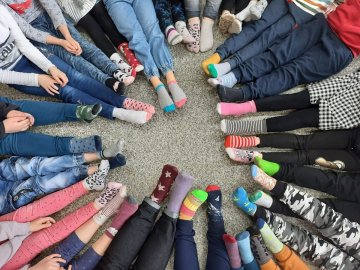 Dzień Kolorowej Skarpetki w szkole w Ciechowie
