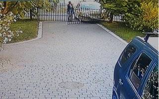 Wjechała w bramę i odjechała. Właściciel posesji poszukuje świadków zdarzenia!