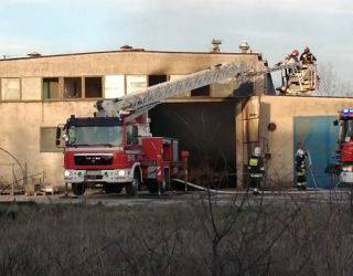 Pożar hali w Rakoszycach