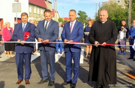 Uroczyste otwarcie drogi i poświęcenie tablicy pamiątkowej  w Lusinie