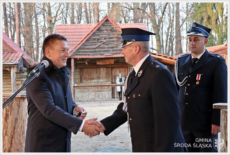 OSP Cesarzowice z nowym samochodem strażackim