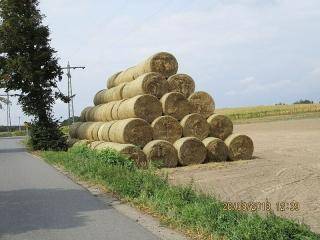 Czytelniczka: Taki stóg stwarza zagrożenie!